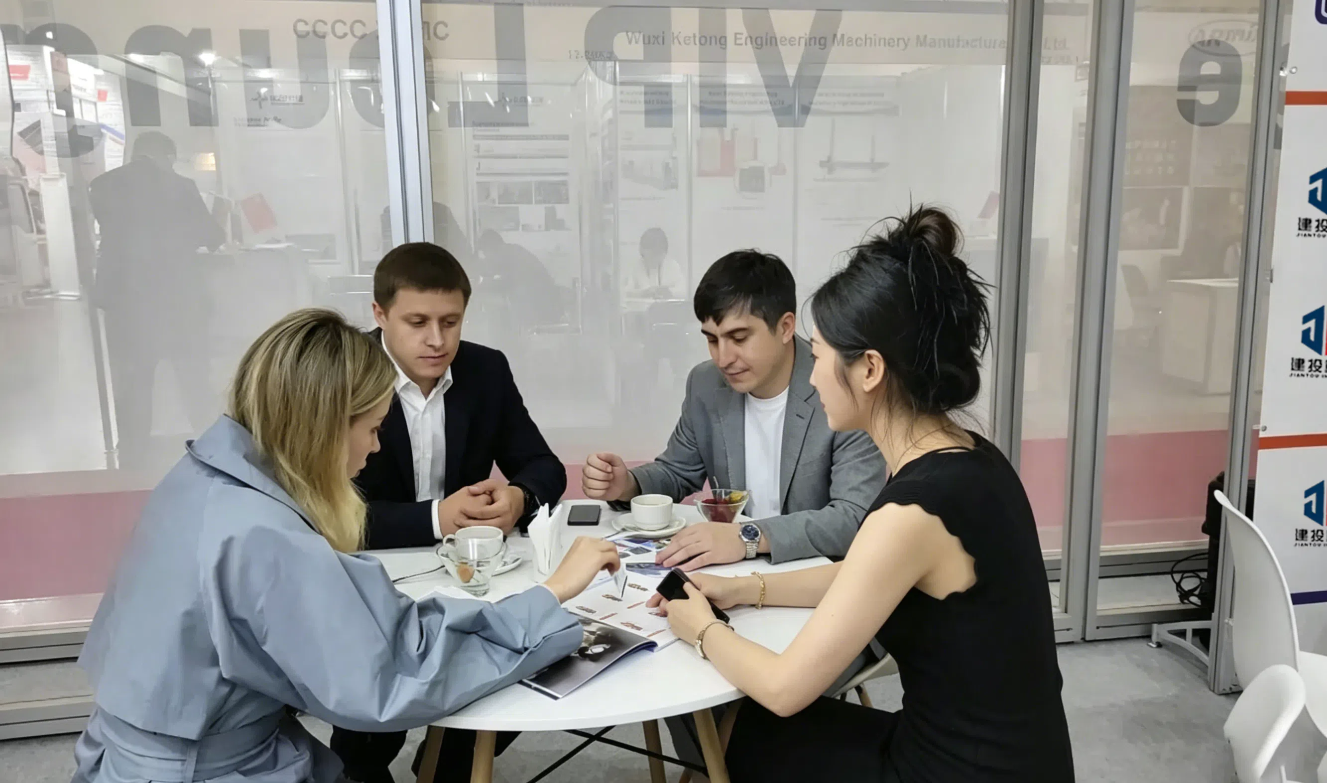 Jiantou Heavy Industry participa de exposição para comunicação técnica aprofundada com clientes no exterior