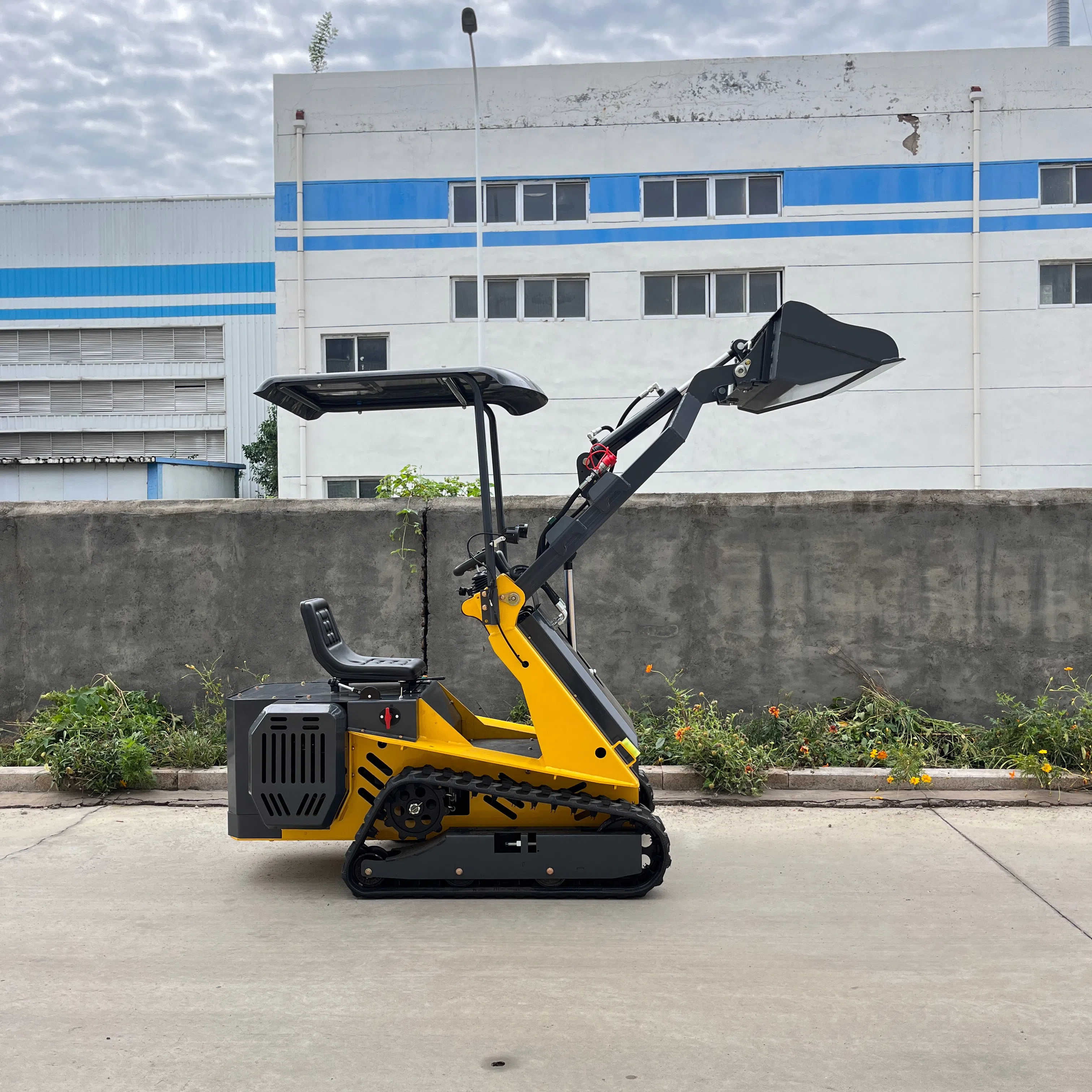 Mini Skid Steer Loaders vs Large Loaders: Which One Fits Your Site Working Conditions?