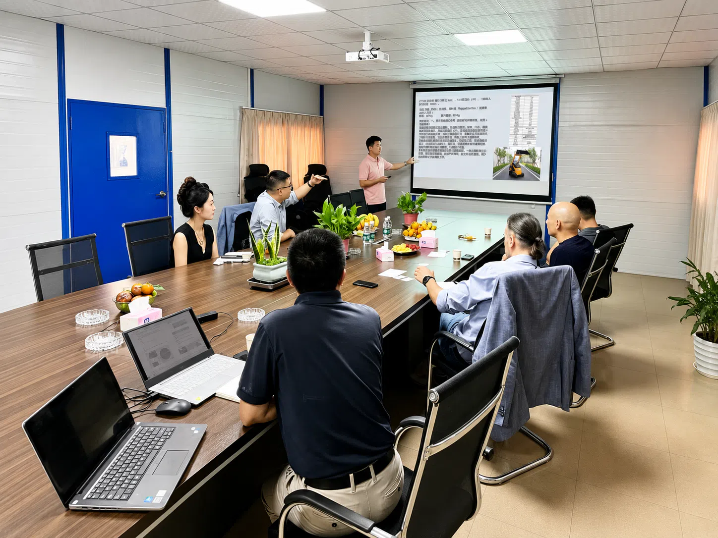 Clientes alemães visitam a Jiantou Heavy Industry para negociações aprofundadas sobre cooperação na aquisição de carregadeiras compactas